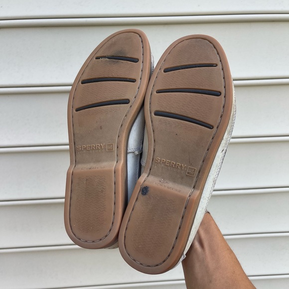 SPERRY ORIGINAL BOAT SHOE. CONDITION IS USED. SZ 11. - Picture 3 of 3